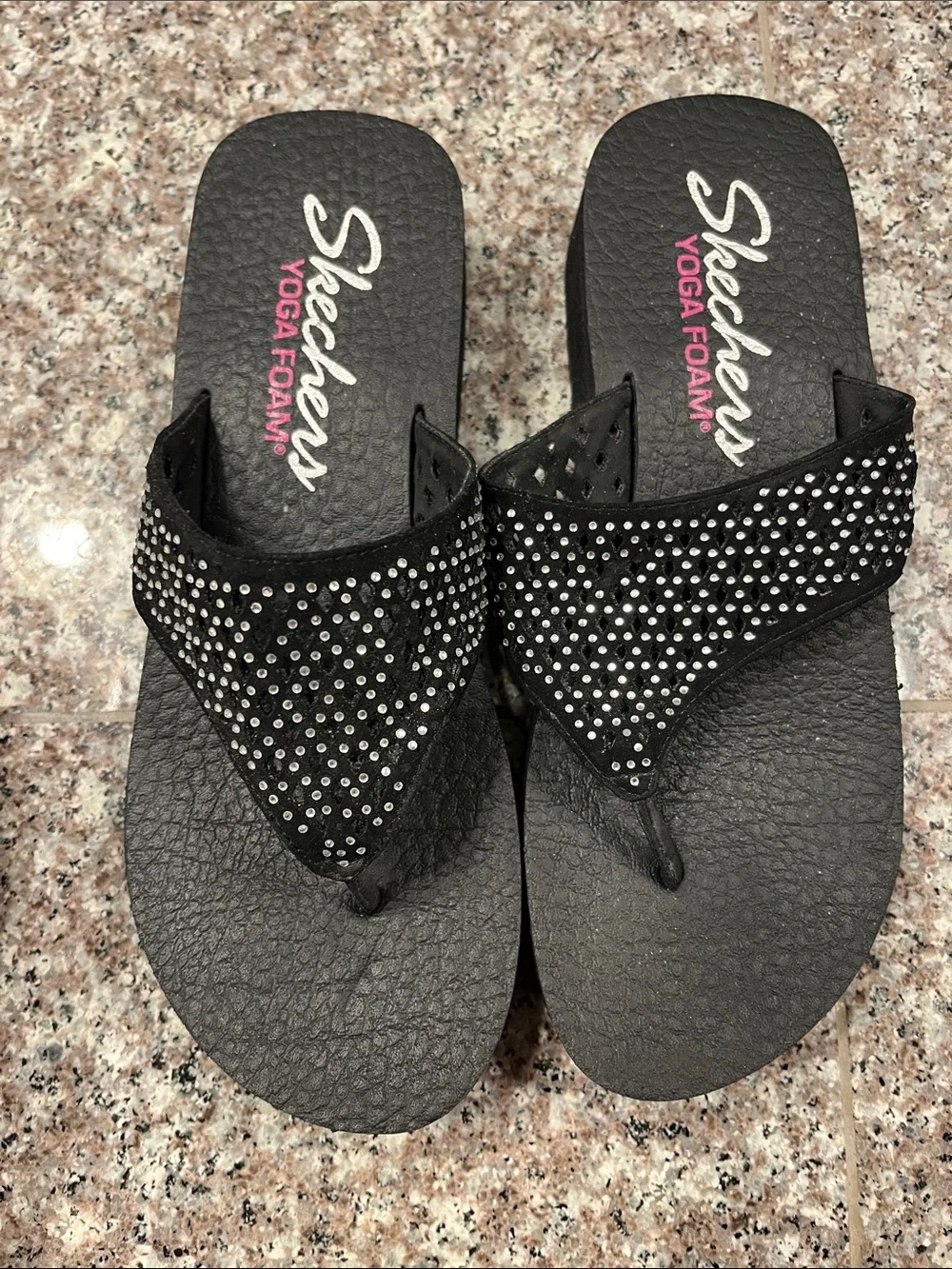 Skechers Womens Black and White Rhinestone Yoga Foam Thong Sandals - Picture 3 of 12